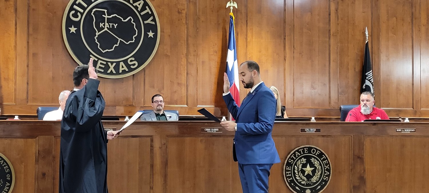 Katy Municipal Court Judge Jeffrey Brashear administers the oath of office to newly-appointed Katy Assistant City Administrator Anas Garfaoui while council members observe during Katy City Council’s July 12 meeting. Garfaoui has been with the city for nearly nine years.