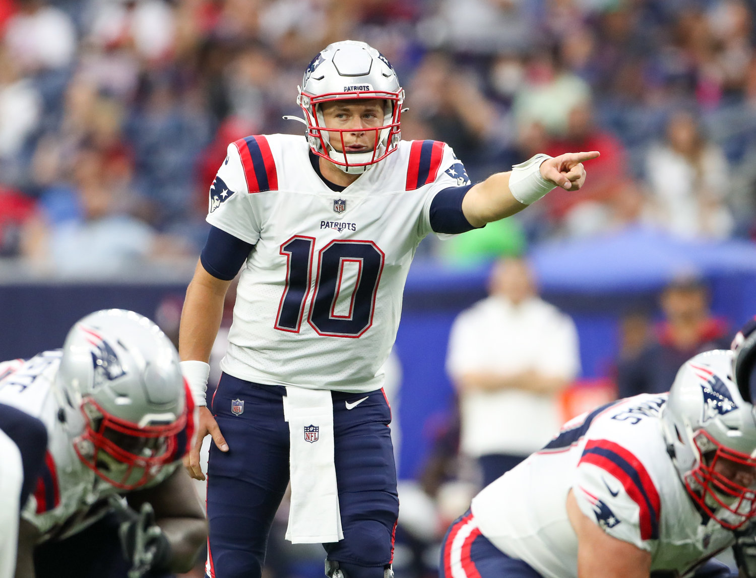 New England Patriots quarterback Mac Jones (10) calls out the defense before a snap during an NFL game between Houston and New England on October 10, 2021 in Houston, Texas. The Patriots won 25-22.