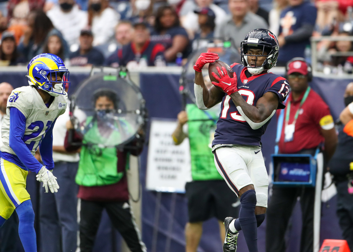Houston Texans wide receiver Brandin Cooks (13) brings in a catch on a 45-yard scoring play during an NFL game between Houston and the Los Angeles Rams on October 31, 2021 in Houston, Texas.
