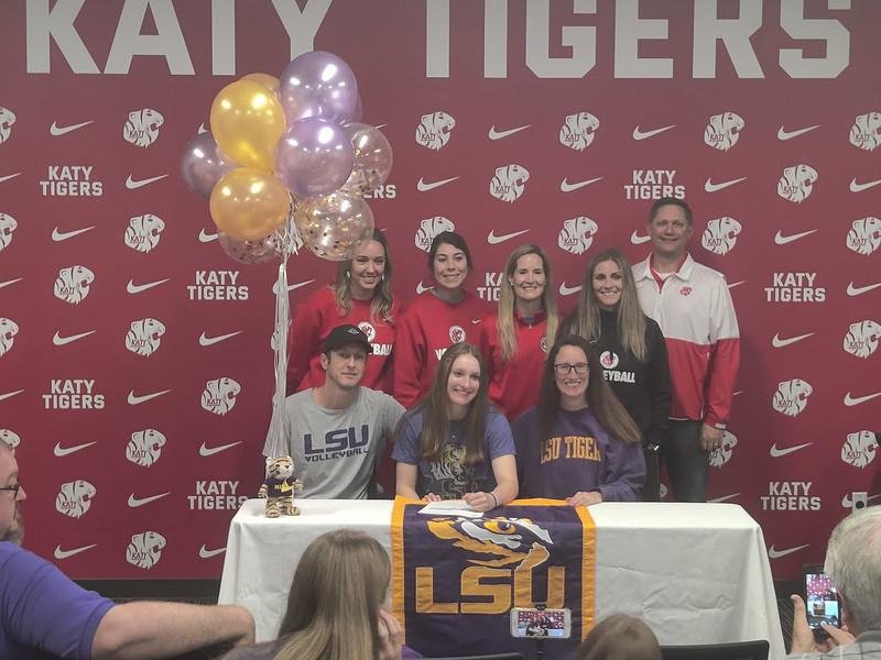 Kay's Maddie Waak signed to play volleyball at Louisiana State University