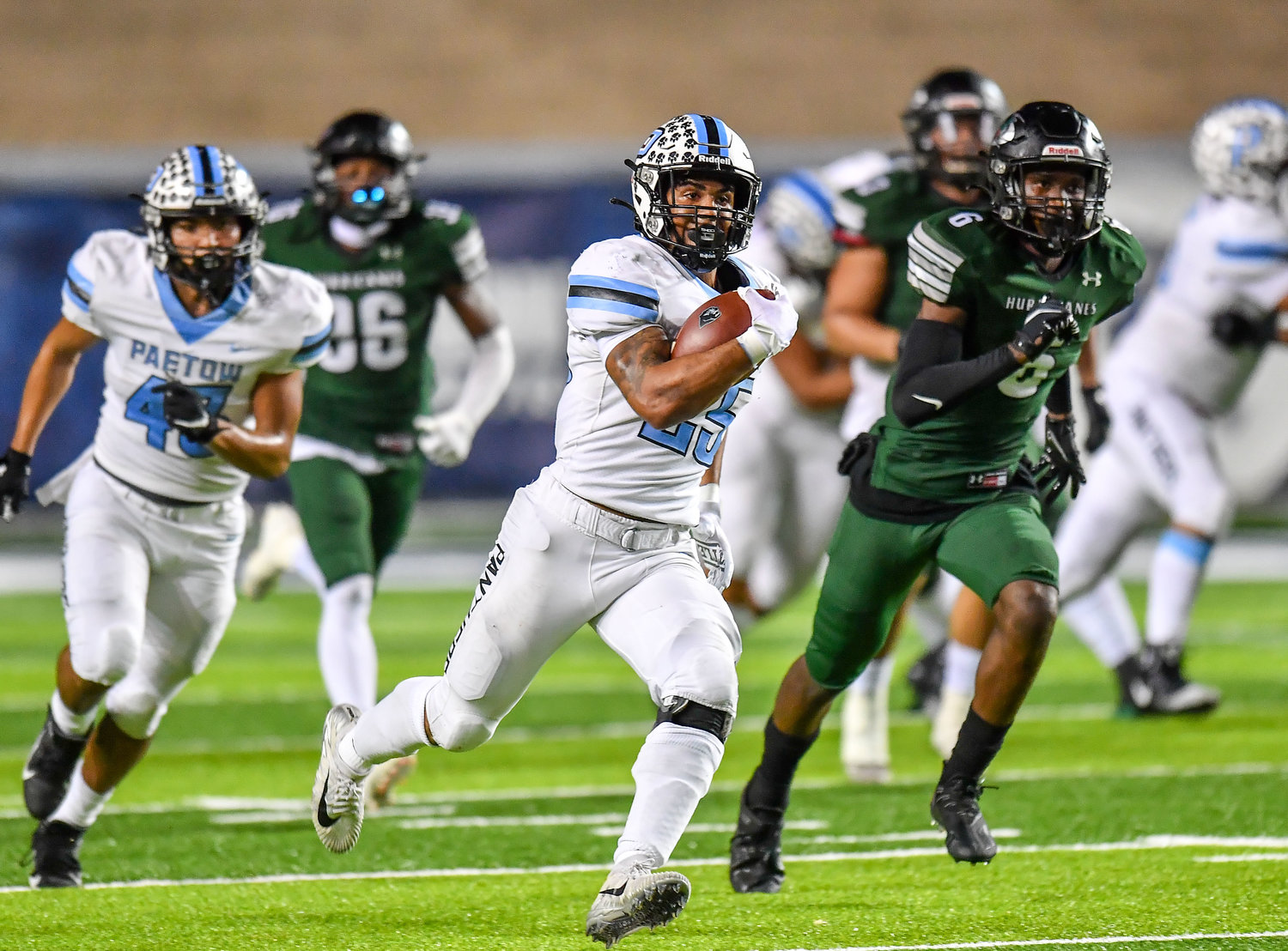 Houston, Tx. Dec 3, 2021: Paetow's Jacob Brown #25 carries the ball on a 60 yard run for a TD during the quarterfinal playoff game between Paetow and F,B. Hightower at Rice Stadium in Houston. (Photo by Mark Gooman / Katy Times)