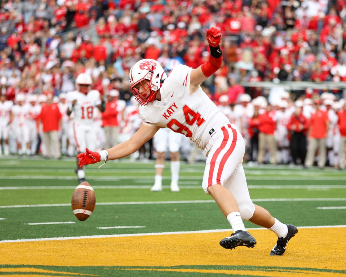 Katy Tigers tight end Luke Carter (84) watches a would-be touchdown pass fall to the turf on a fourth-down play just before halftime in the Class 6A Division II state semifinal  game between Katy and Westlake on December 11, 2021 in Waco, Texas.