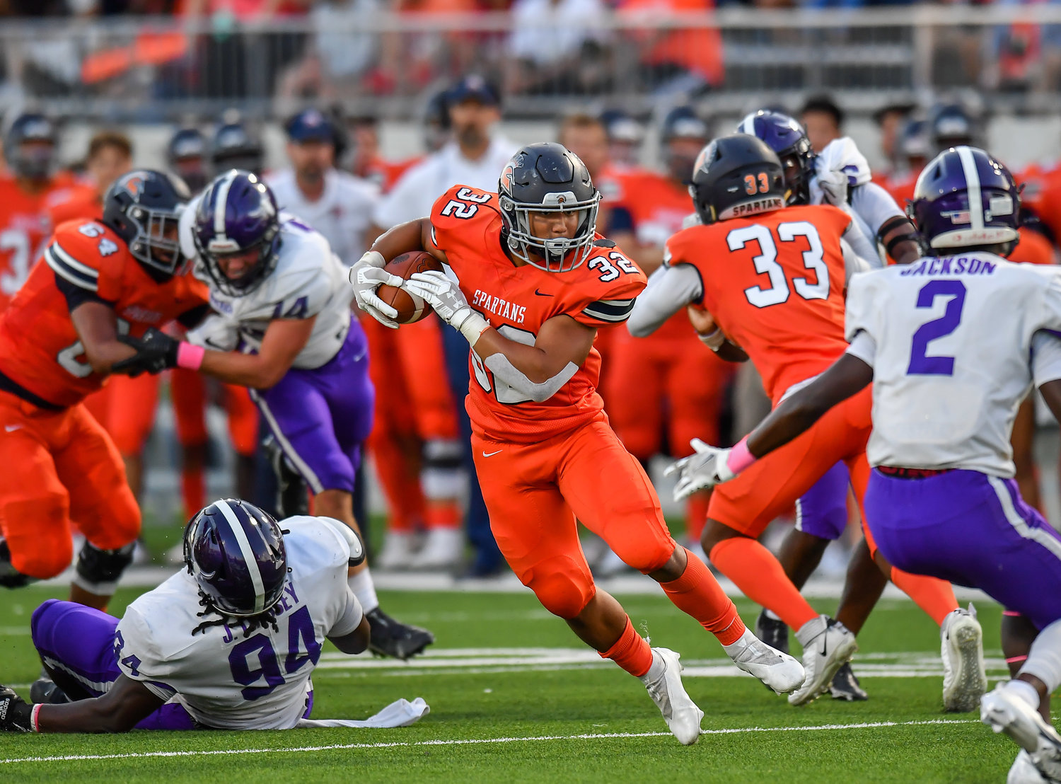 Katy, Tx. Oct 8, 2021: Seven Lakes Michael Amico #32 carries the ball cutting back up the middle during a District 19-6A game between Seven Lakes and Morton Ranch at Legacy Stadium in Katy. (Photo by Mark Goodman / Katy Times)