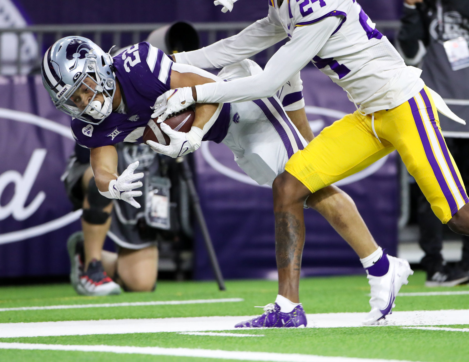 Kansas State Wildcats running back Deuce Vaughn (22) carries the ball down inside the 1-yard line during the TaxAct Texas Bowl on Jan. 4, 2022 in Houston, Texas.