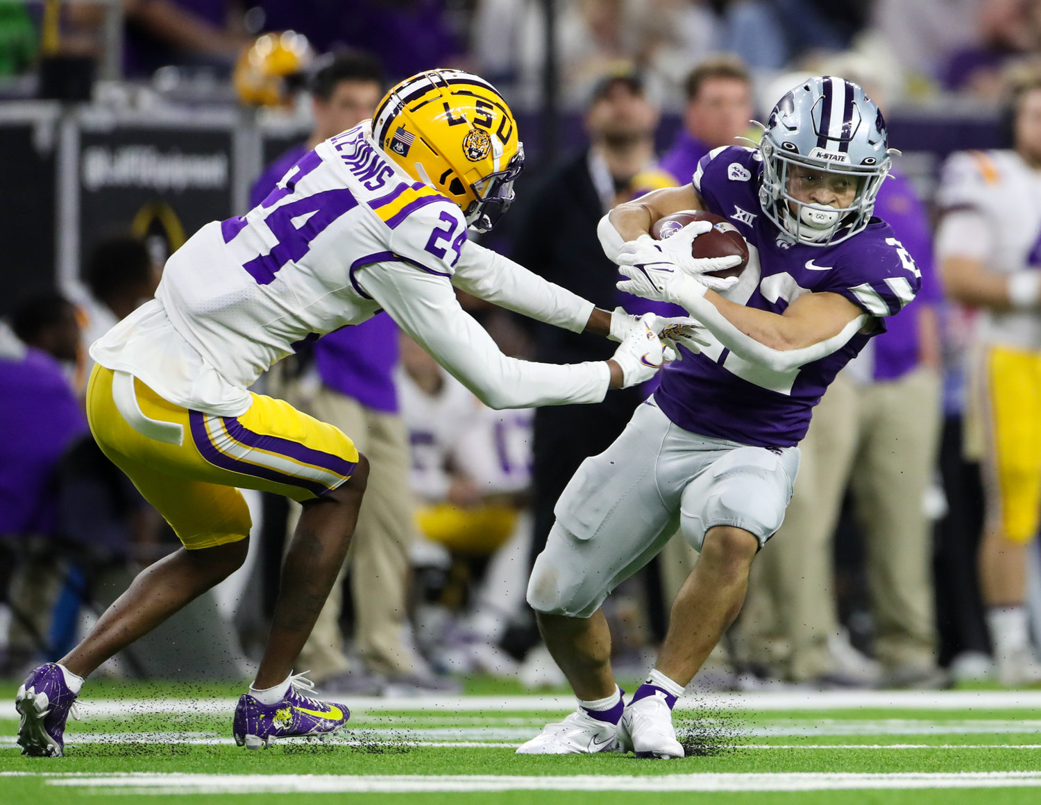 Kansas State Wildcats running back Deuce Vaughn (22) carries the ball for 48 yards during the TaxAct Texas Bowl on Jan. 4, 2022 in Houston, Texas.